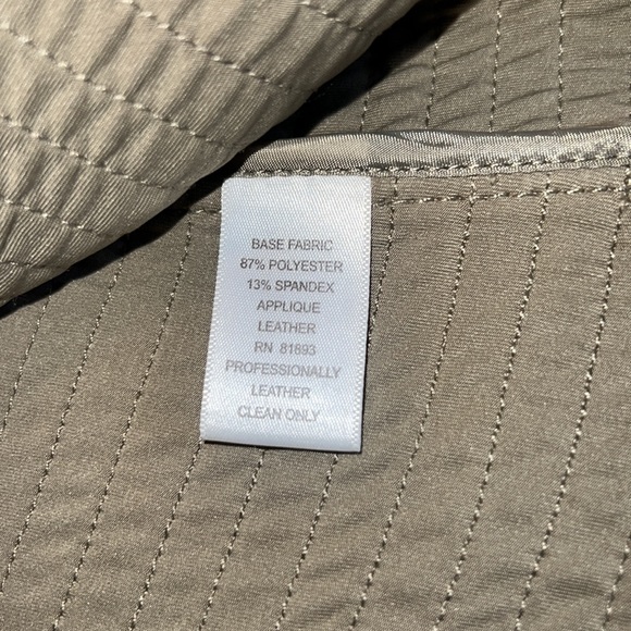 NEW!  GILI Olive Green Pieced Leather Vest with hook & eye closure - Picture 9 of 9